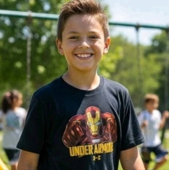 Under Armour Marvel Black T-shirt Iron Man Boys Large YLG Loose Heat Gear - Picture 2 of 8